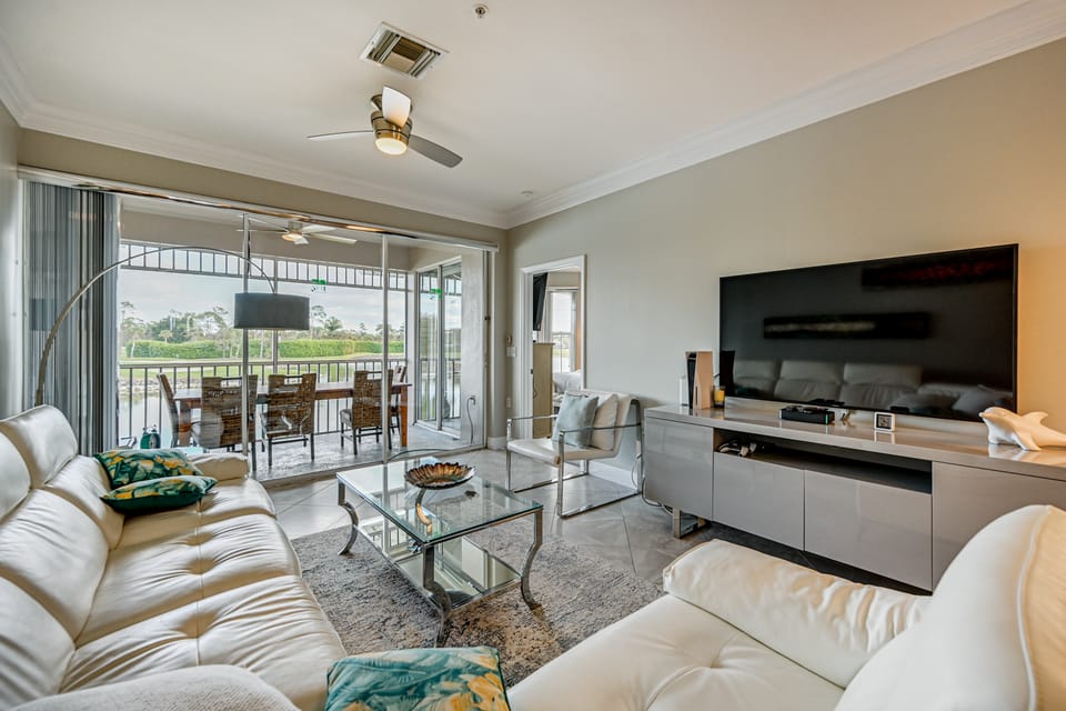 Luxury Waterfront Living! Naples Resort Condo Apartment in Lely Resort