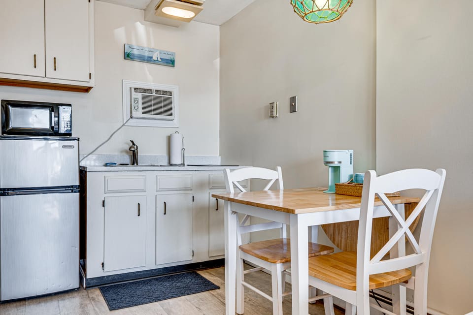 Steps to Sandy Beach! Oceanfront Old Orchard Gem Apartment in Old Orchard Beach