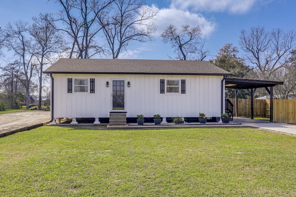 Riverfront Ventress Home w/ Patio & Shared Pier House in Mississippi
