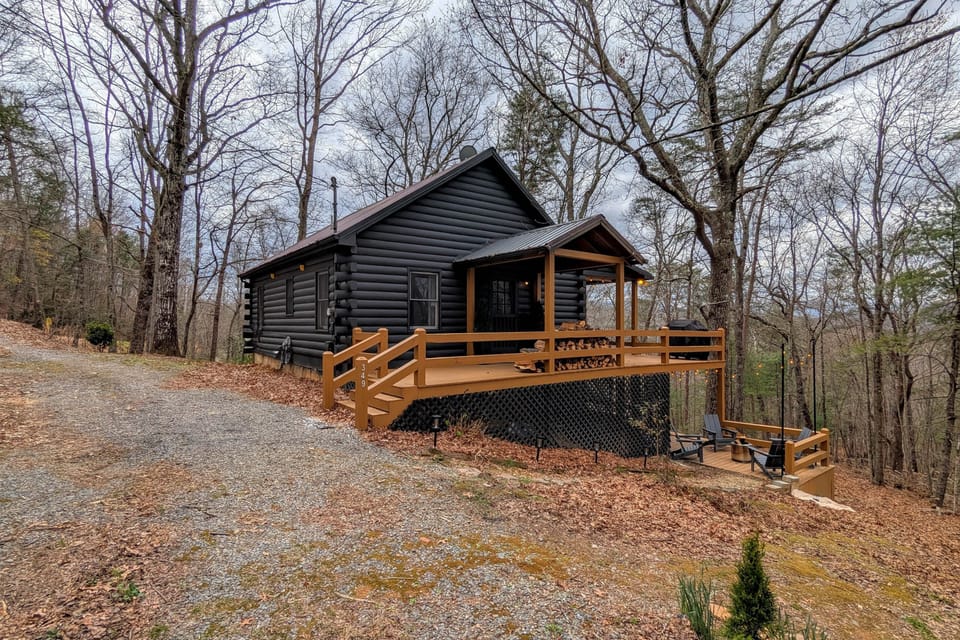 Hot Tub, Game Room & Projector: Blue Ridge Cabin! House in Georgia