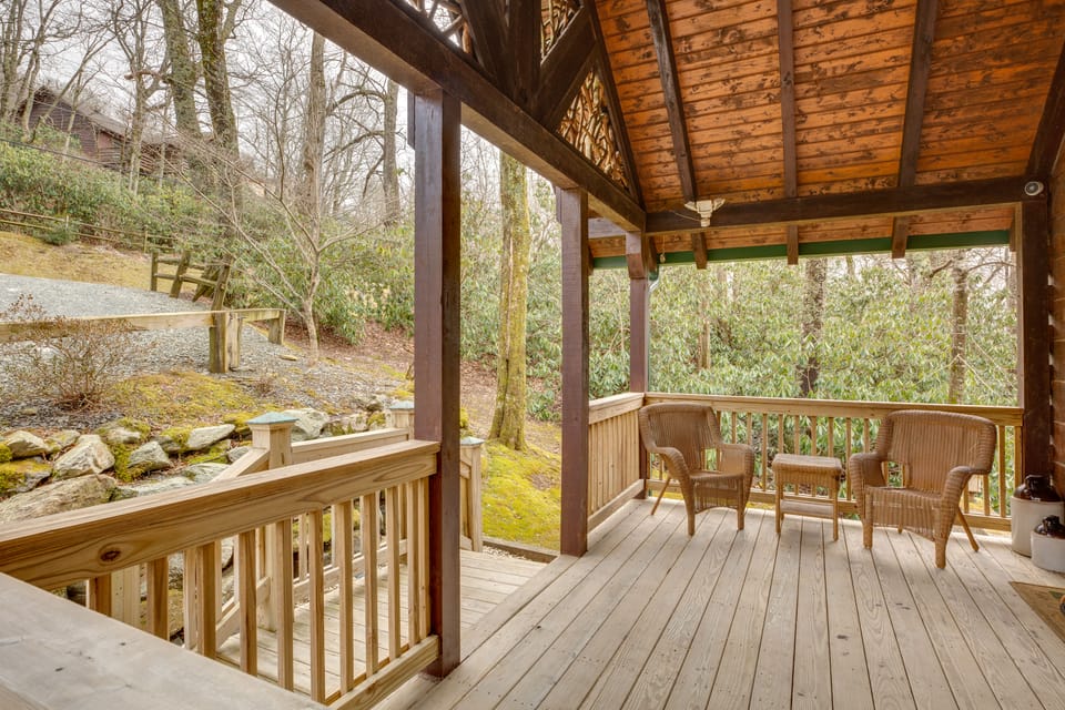 4 Mi to Dtwn Blowing Rock! Family Haven w/ Hot Tub House in Watauga