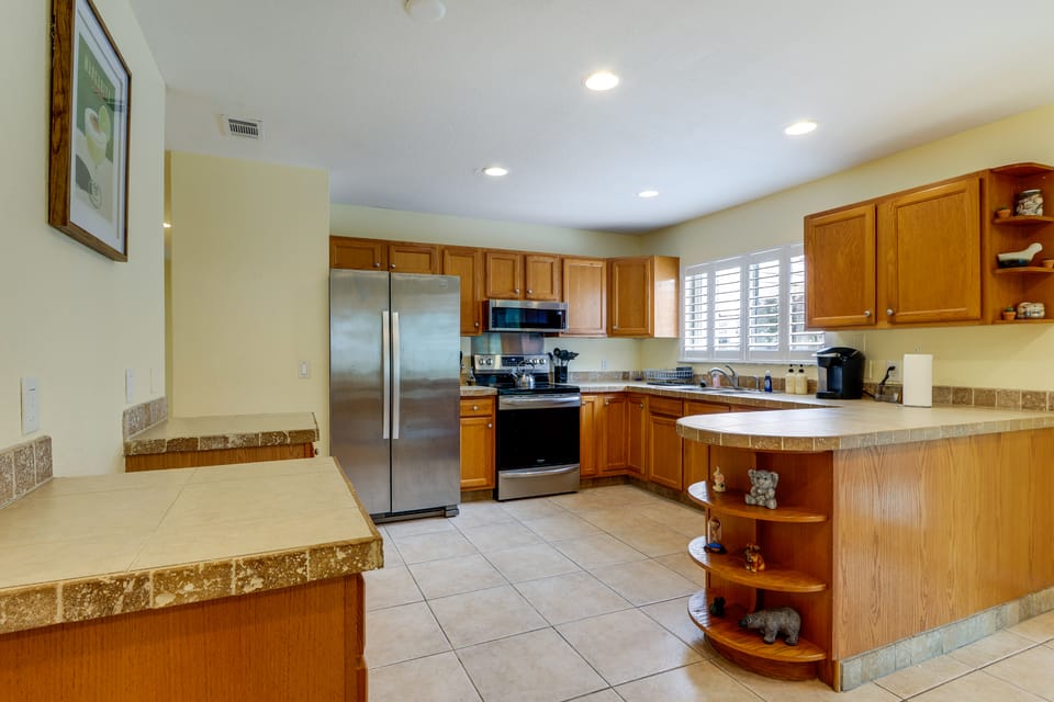 Screened Porch + Patio: Group Getaway in Palm Bay! House in Palm Bay