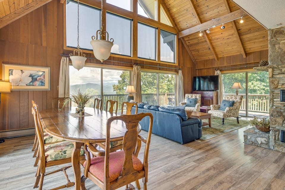 'Point of View' Hilltop Sanctuary in Brevard House in North Carolina