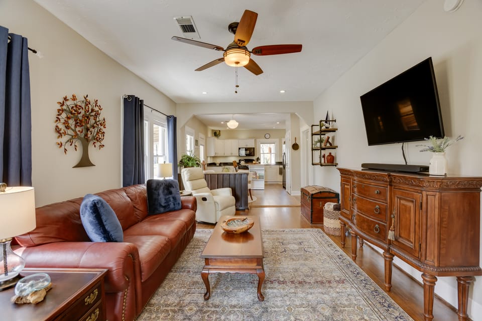 Walk to Fishing Pond! Wooded Montgomery Retreat House in Texas