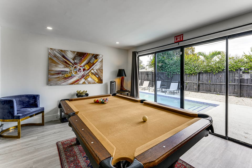Private Pool & Game Room 6 Mi to Hard Rock Stadium House in Hollywood