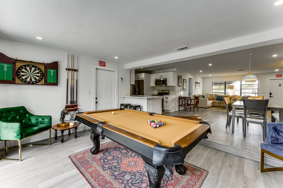 Private Pool & Game Room 6 Mi to Hard Rock Stadium House in Hollywood