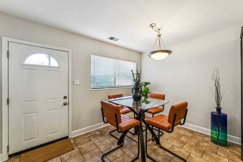 Walk to Main Street: Kansas City Vacation Rental! Apartment in Kansas City