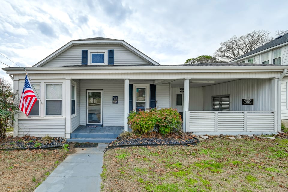 Lake Days & Fireside Nights! Updated Burnside Home House in Burnside