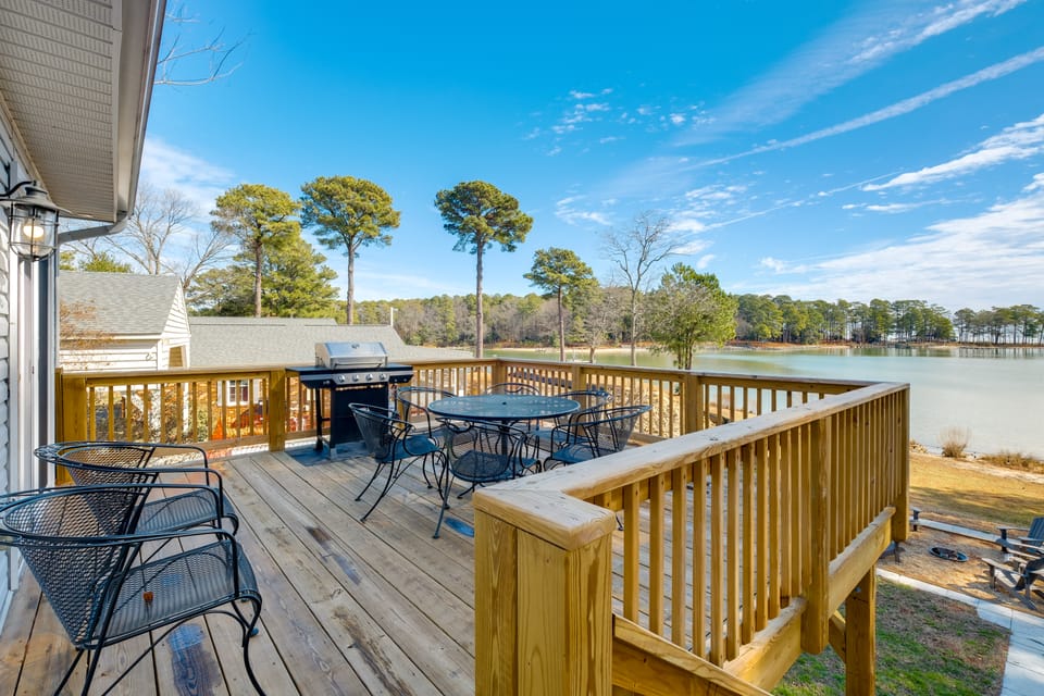 Waterfront Gem w/ Deck & Views on Chesapeake Bay! House in Virginia