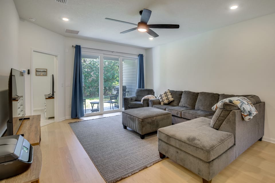 Beach, Eats, Shops! Sunny Stay By European Village Apartment in Palm Coast