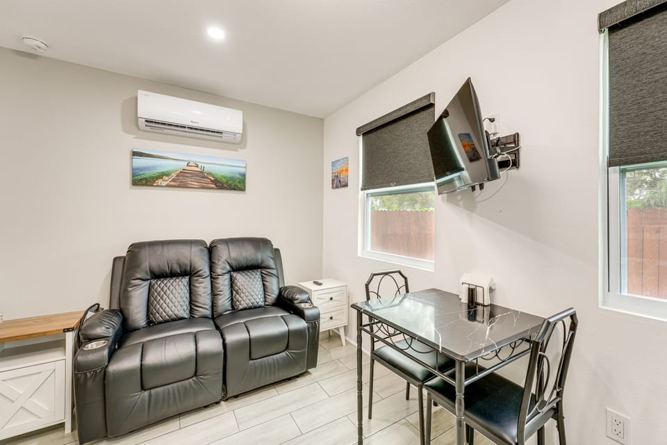 2 Mi to Madeira Beach: Quiet Casita w/ Shared Pool House in Bay Pines