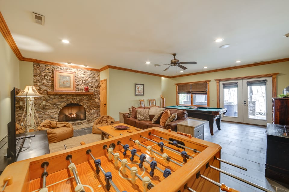 Luxury Mountain Retreat w/ Hot Tub in Franklin! House in Tennessee