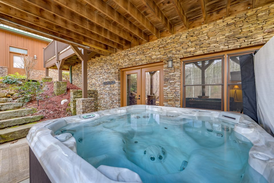 Luxury Mountain Retreat w/ Hot Tub in Franklin! House in Tennessee