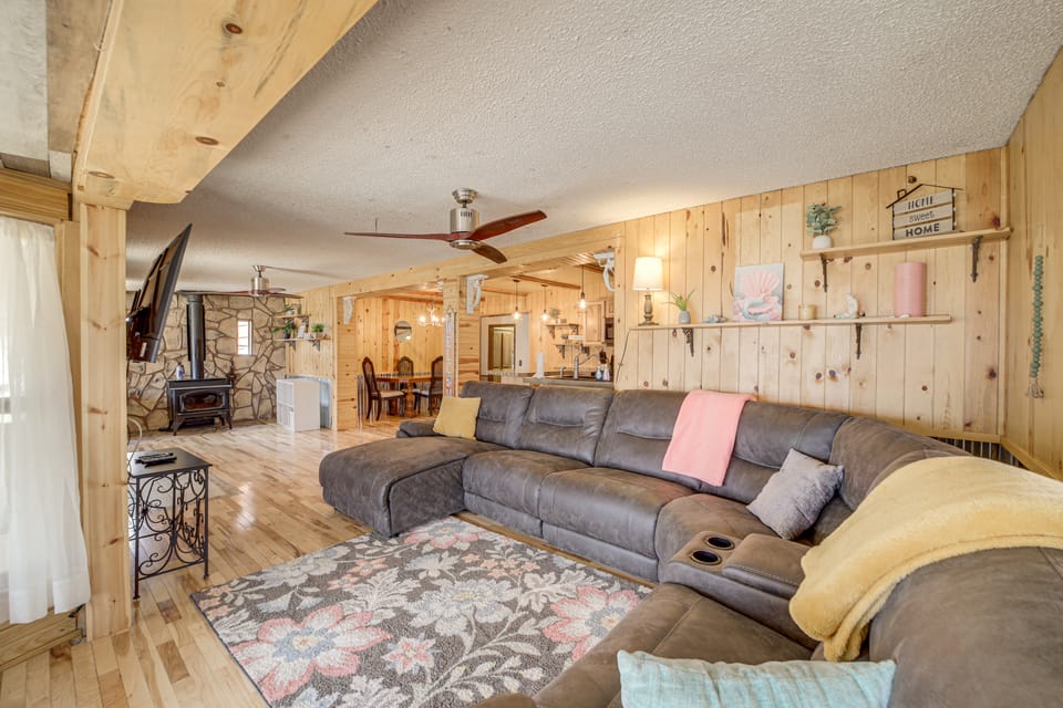 Private Beach & Fishing Pond! Eufaula Family Cabin House in Eufaula