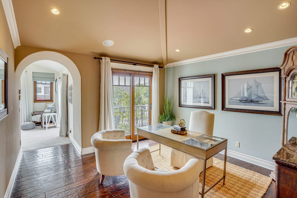 Walk to Shore! Luxury Newport Beach Home House in Balboa Peninsula