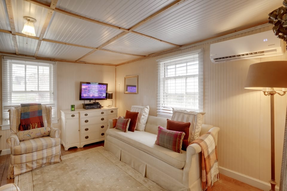 'Farm House at Fairview' Rustic Retreat in Amherst House in Massies Mill