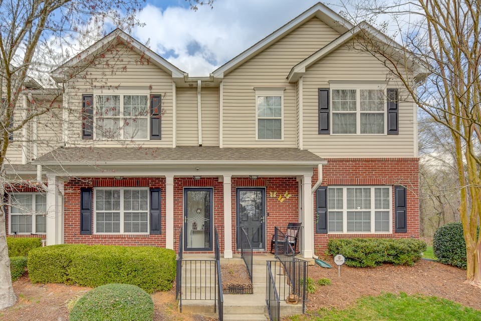 Dog-Friendly Townhome w/ Patio in Charlotte Area! Apartment in Matthews
