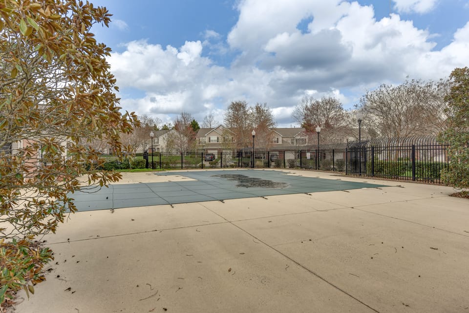 Dog-Friendly Townhome w/ Patio in Charlotte Area! Apartment in Matthews