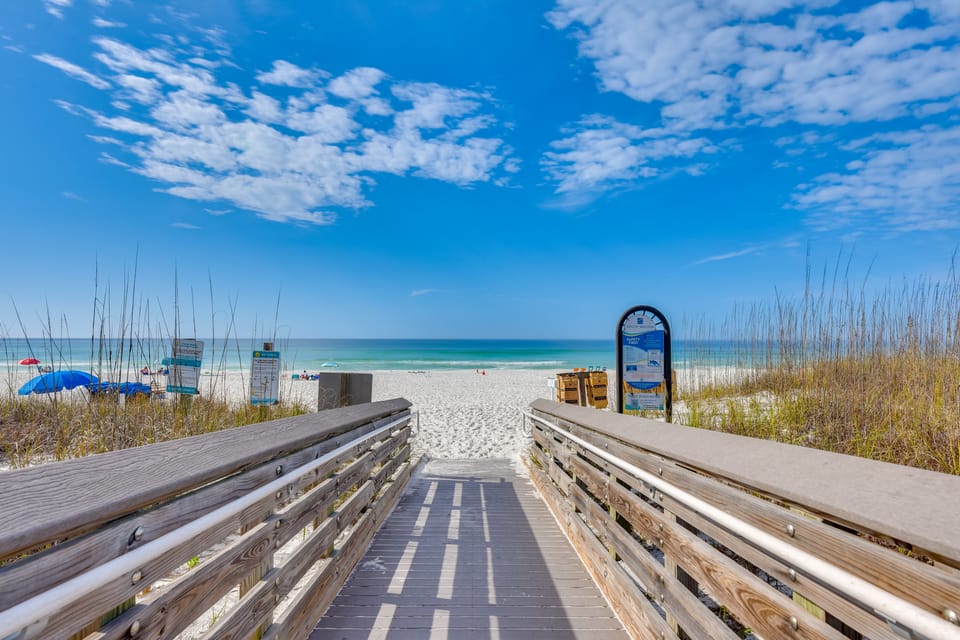 < 1 Mi to Beach: 30A Escape w/ Bikes + Pool Access Apartment in South Walton County