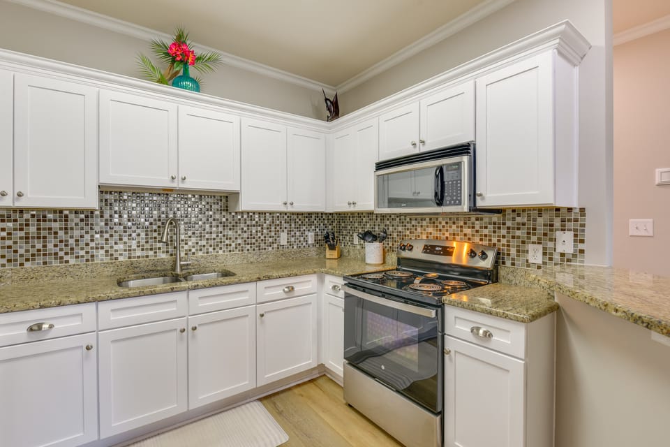 < 1 Mi to Beach: 30A Escape w/ Bikes + Pool Access Apartment in South Walton County