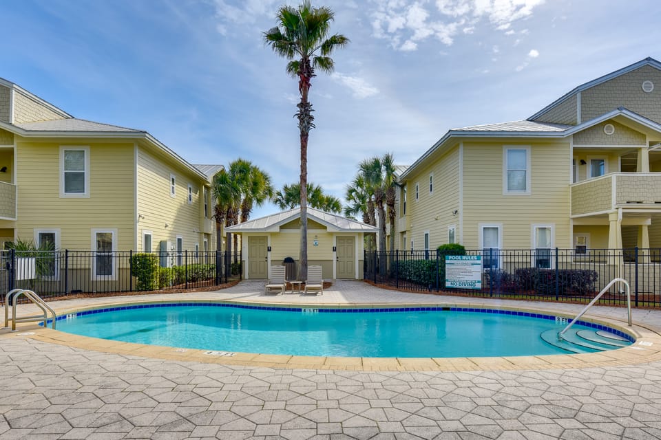 < 1 Mi to Beach: 30A Escape w/ Bikes + Pool Access Apartment in South Walton County