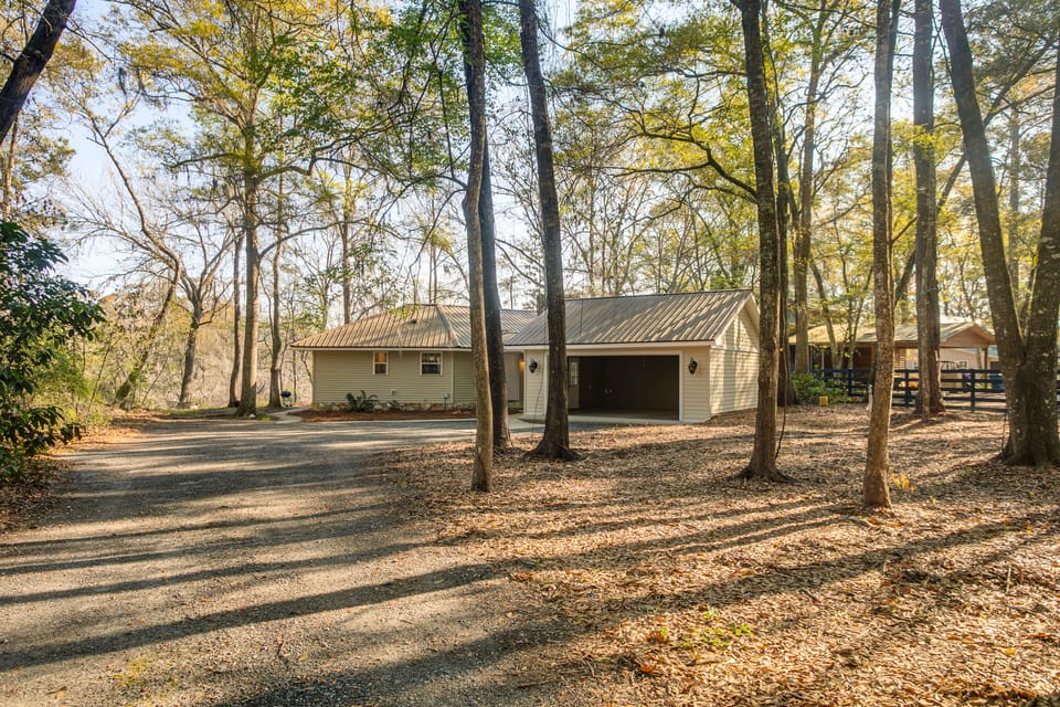 Private Dock + River View: Cabin Retreat in Jesup House in Georgia
