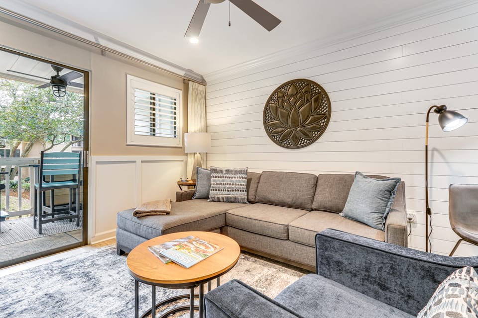Beachfront Getaway! Hilton Head Resort Condo Apartment in Hilton Head Island