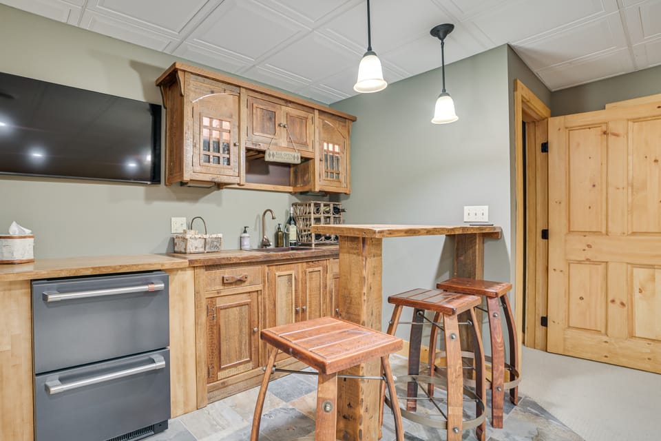 Ski-In, Ski-Out Group Getaway in Harbor Springs! House in Michigan
