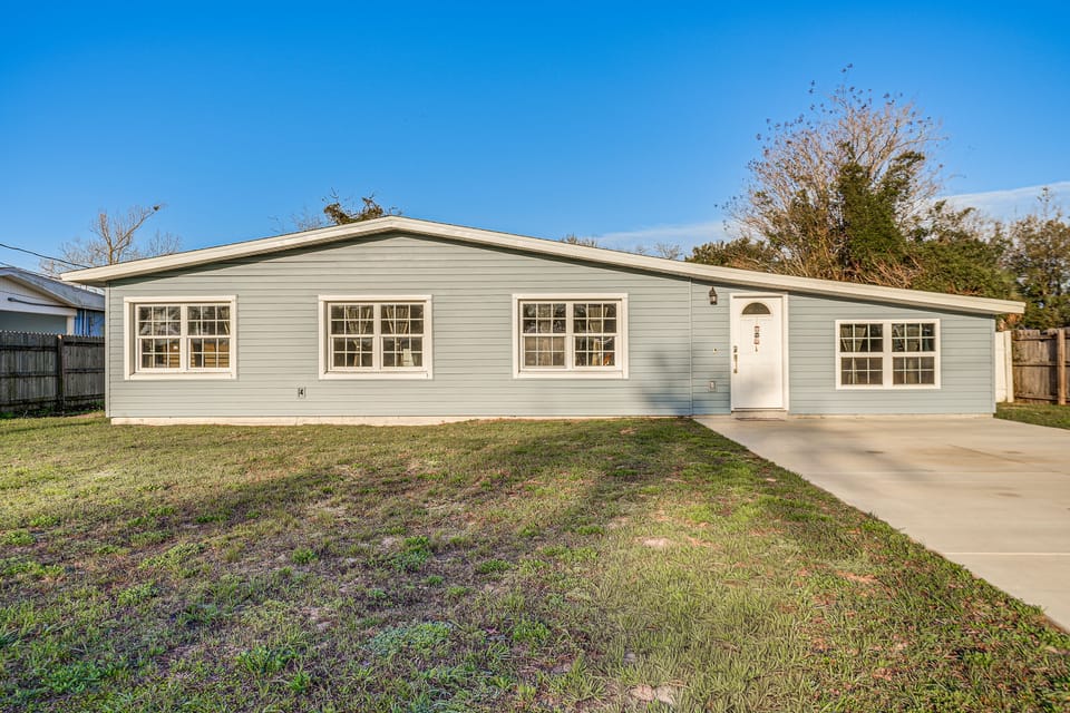 5 Mi to Dtwn Panama City! Family Haven w/ Patio House in Highway 30A Florida Beach