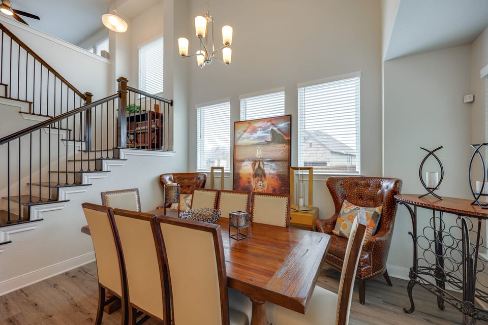 2 Mi to TPC San Antonio: Group Getaway w/ Theater! House in San Antonio
