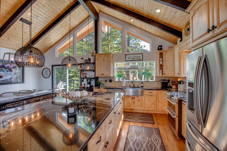 Walk to Heavenly Lifts! Spacious Family Retreat House in South Lake Tahoe