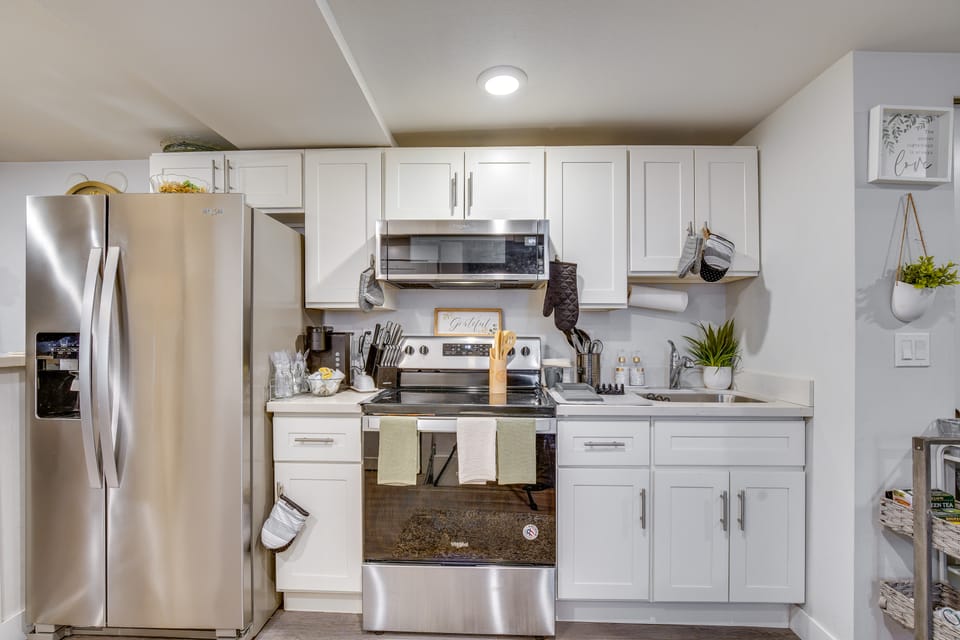 Work & Explore Downtown Tacoma! Convenient Condo Apartment in Tacoma