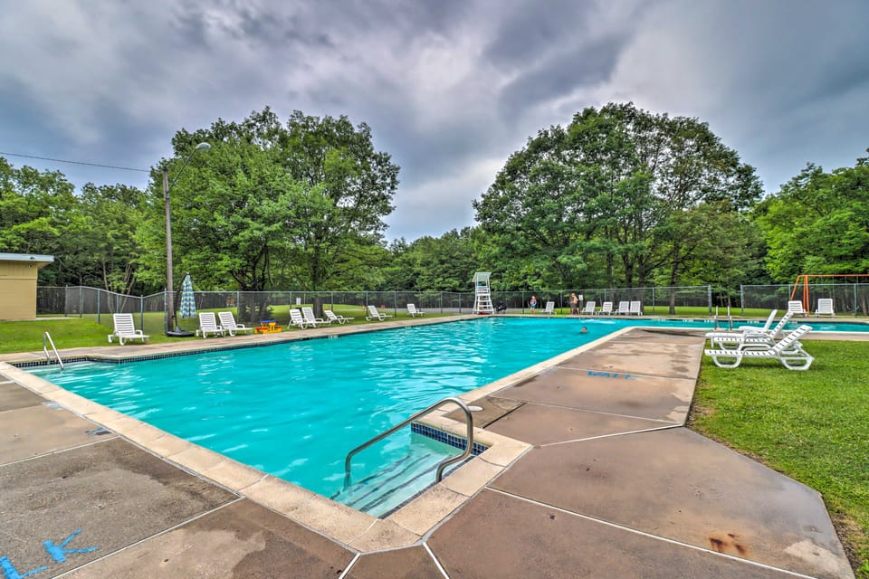 2 Mi to Lakes! Family Albrightsville Home w/ Yard House in Pocono Mountains