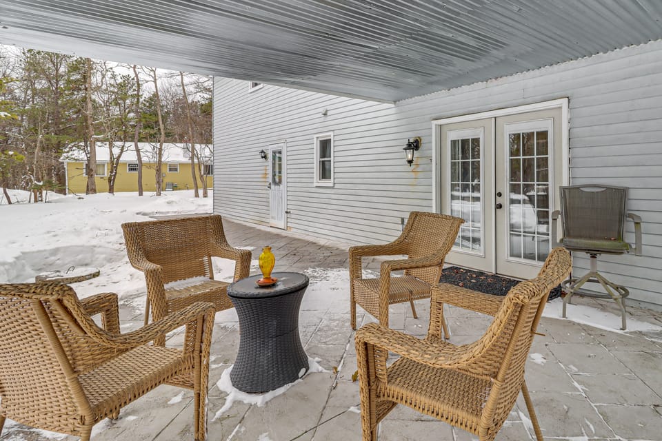 2 Mi to Lakes! Family Albrightsville Home w/ Yard House in Pocono Mountains