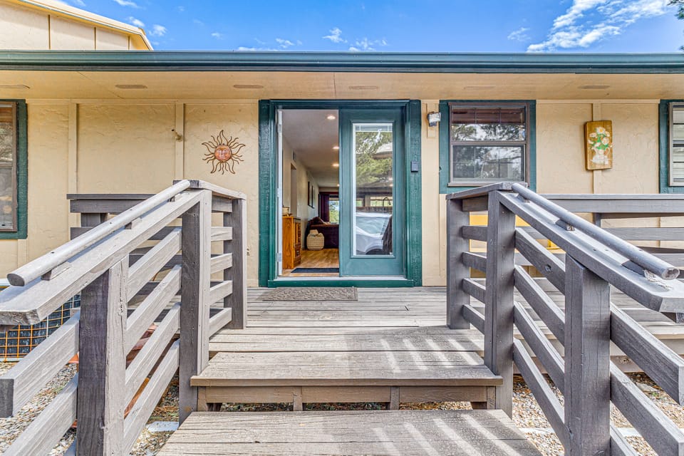 < 2 Mi to Grindstone Lake & Trails! Mtn-View Condo Apartment in Ruidoso