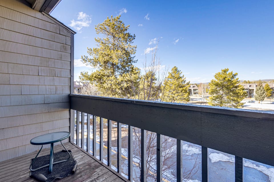 Shuttle to Winter Park Resort: Mtn-View Condo! Apartment in Fraser