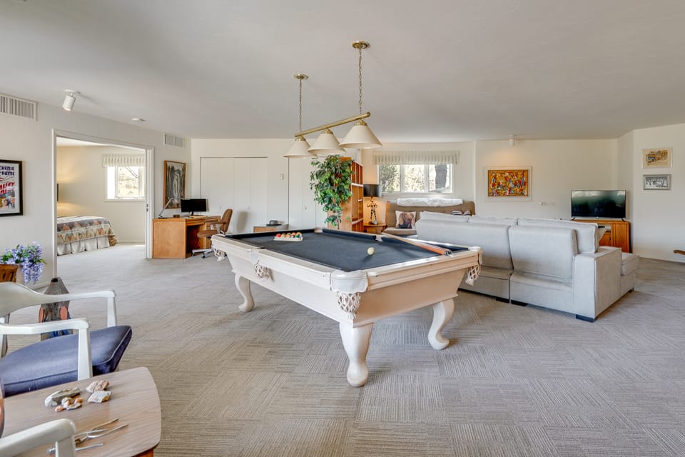 Near Trails: Luxe Mountain-View Retreat in Tucson! House in Oro Valley