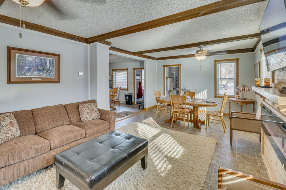 The Farm by the Chain of Lakes: Walk to the Beach! House in Minnesota