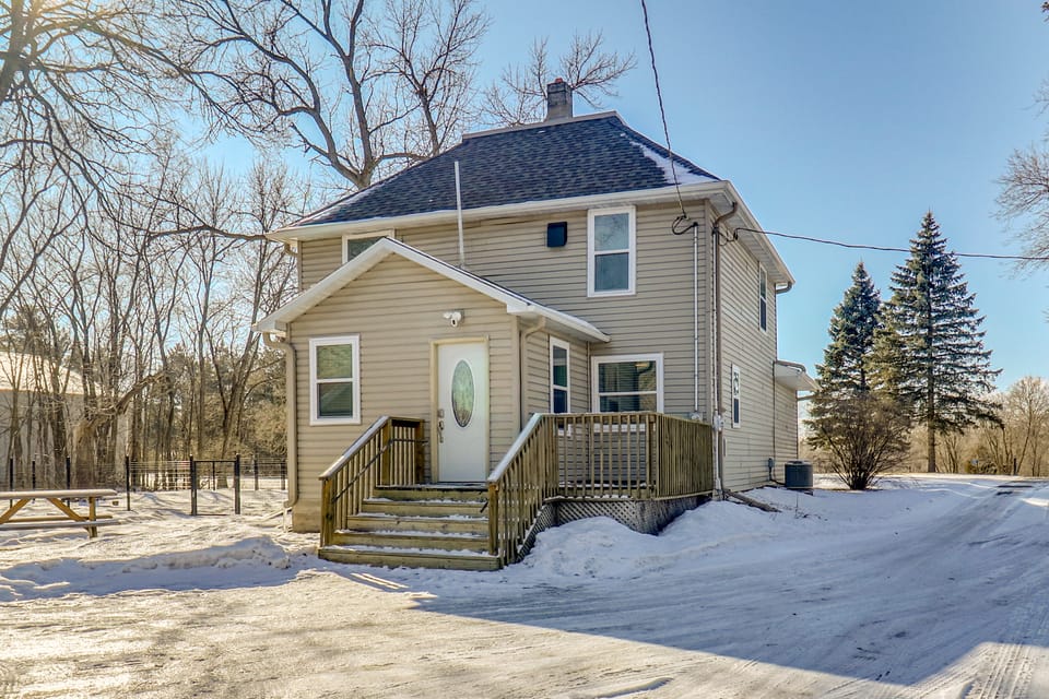 The Farm by the Chain of Lakes: Walk to the Beach! House in Minnesota
