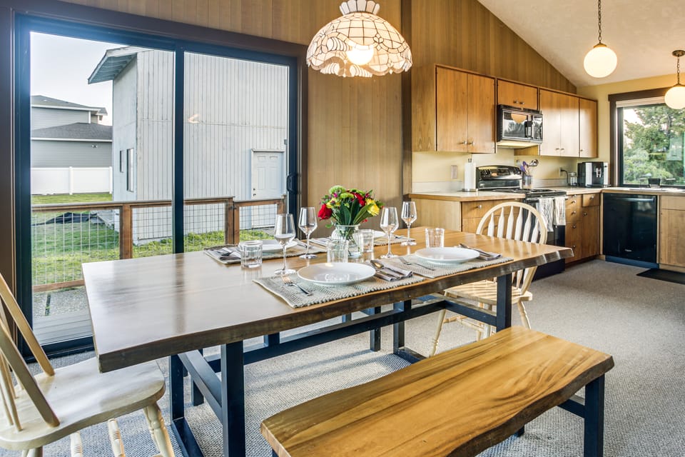 Sequim Shoreline Retreat w/ 2 Decks: Dogs Welcome! House in Washington