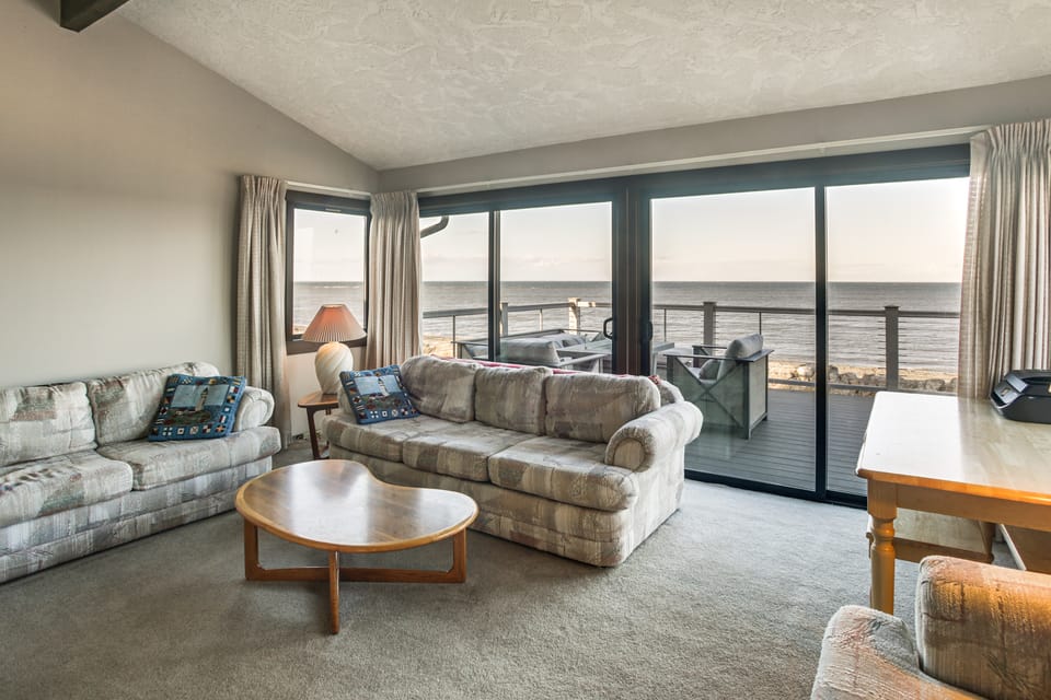 Sequim Shoreline Retreat w/ 2 Decks: Dogs Welcome! House in Washington