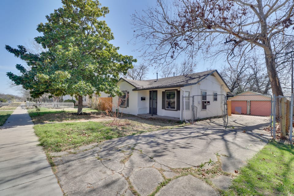 Fenced Yard & Patio! Family Home Near Fort Hood House in Killeen