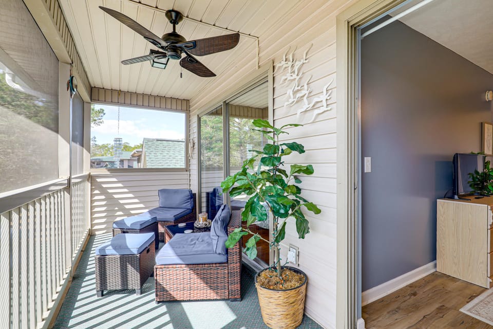 True Blue Golf Condo | Pool, Hot Tub & Beach Apartment in South Carolina