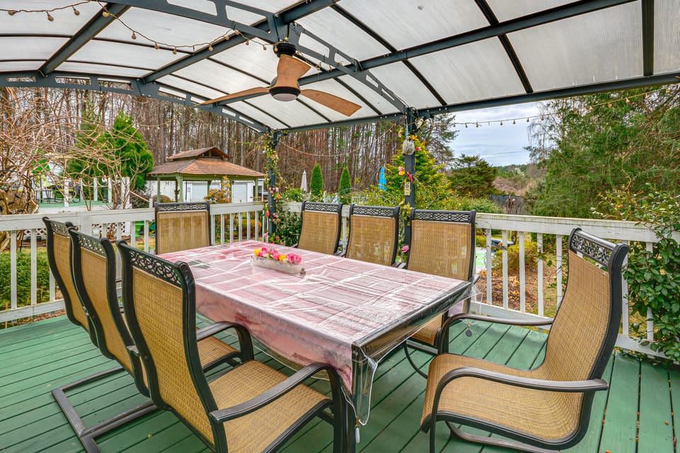 Hot Tub, Home Gym, Decks! Retreat 9 Mi to Mt Airy House in North Carolina