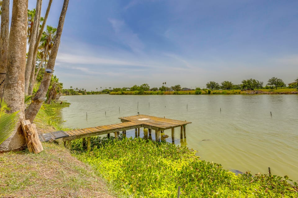 Group Getaway: Luxe Riverfront Gem in Los Fresnos! House in Brownsville