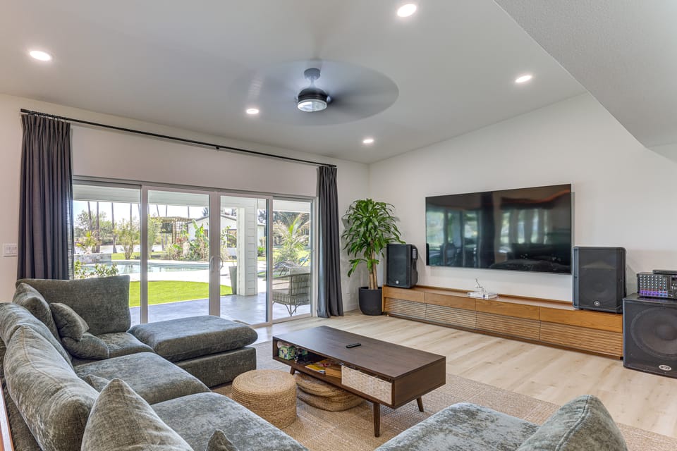 Group Getaway: Luxe Riverfront Gem in Los Fresnos! House in Brownsville