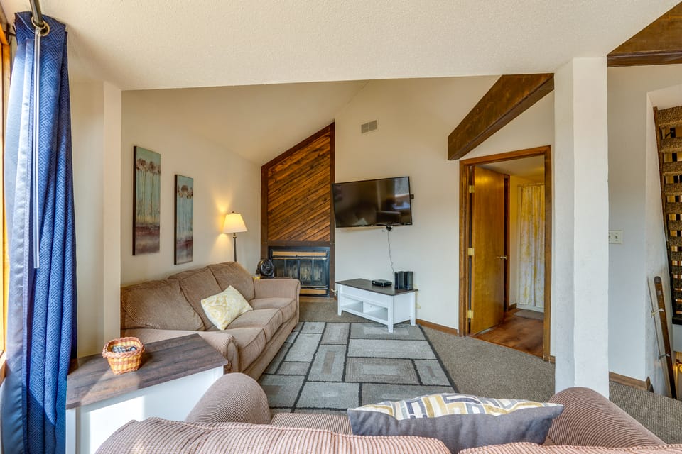 Boater’s Haven! Lake of the Ozarks Resort Retreat Villa in Osage Beach