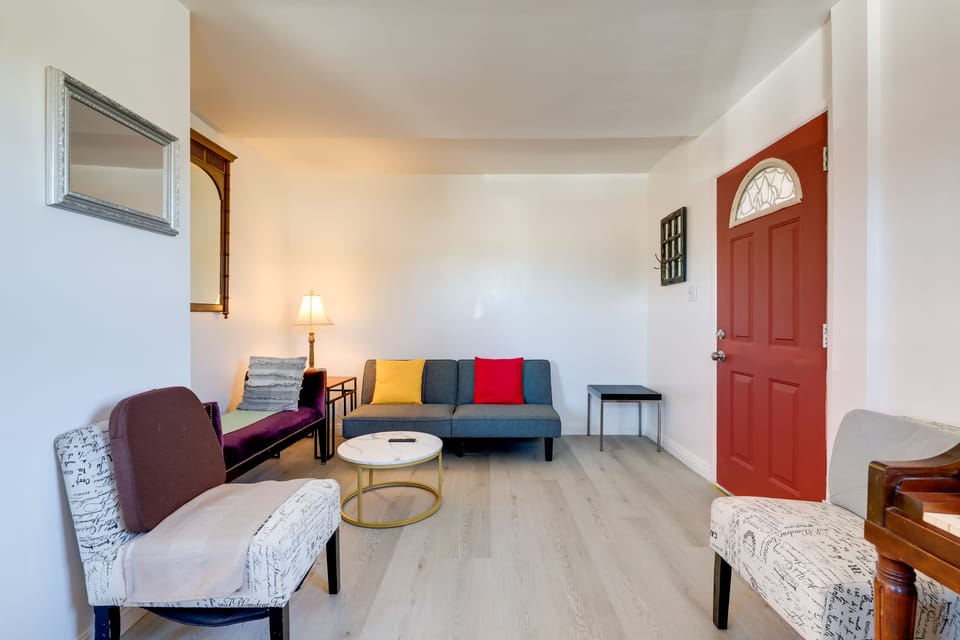 Centrally Located in SoCal! Home Close to Highways House in Bellflower