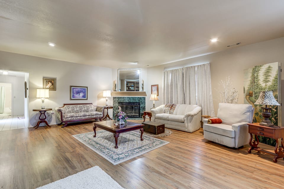 Rural Group Getaway w/ Creek Access in Berryville! House in Arkansas