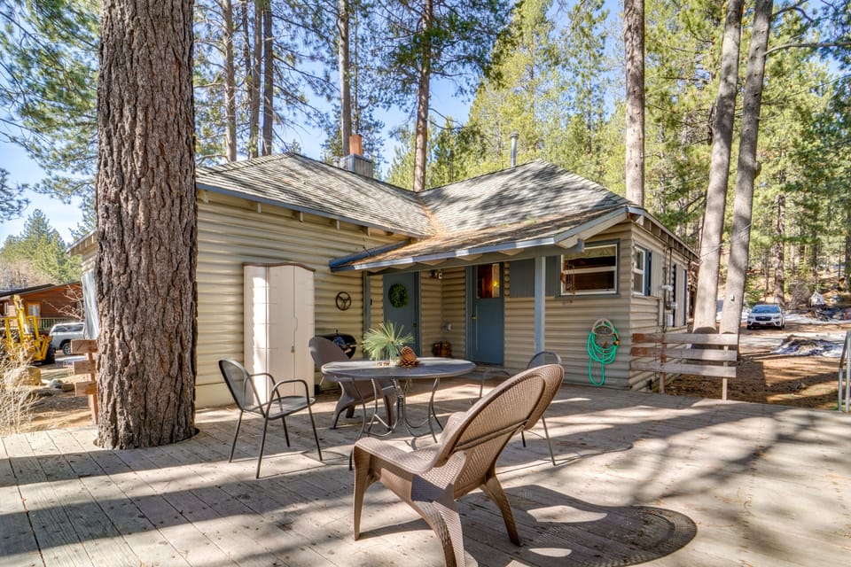 Great for Families! Woodsy Truckee Haven w/ Deck House in Truckee